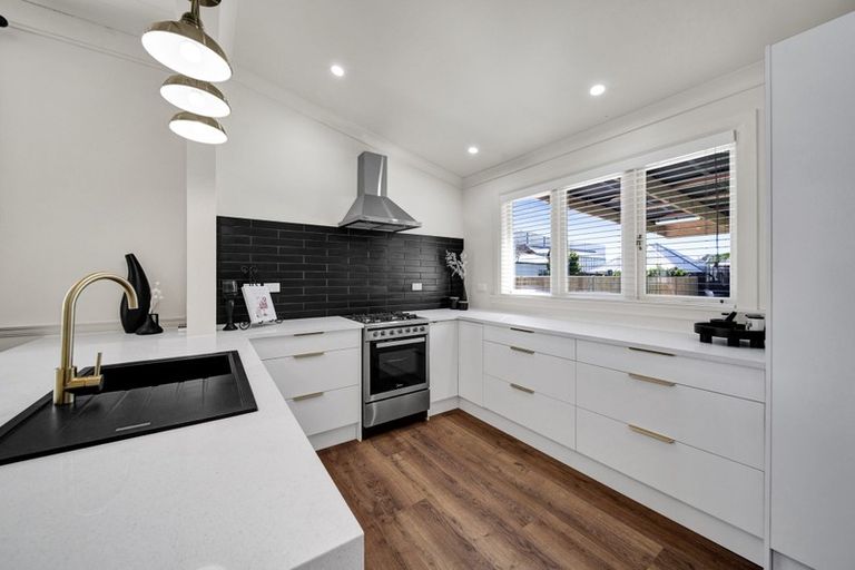 Photo of property in 56 Vogel Street, Hawera, 4610