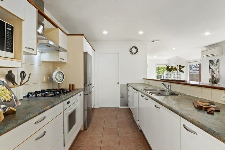 Photo of property in 5 Fearnley Grove, Albany, Auckland, 0632