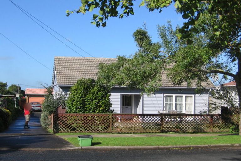Photo of property in 2/5 Freyberg Avenue, Papatoetoe, Auckland, 2104