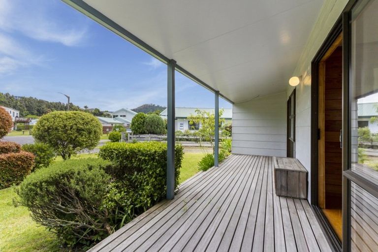 Photo of property in 128 Avalon Place, Whangamata, 3620