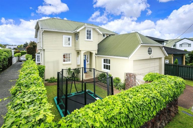 Photo of property in 2/4 Stratford Avenue, Milford, Auckland, 0620