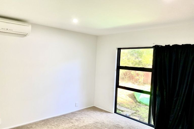 Photo of property in 18 Lanham Lane, Massey, Auckland, 0614