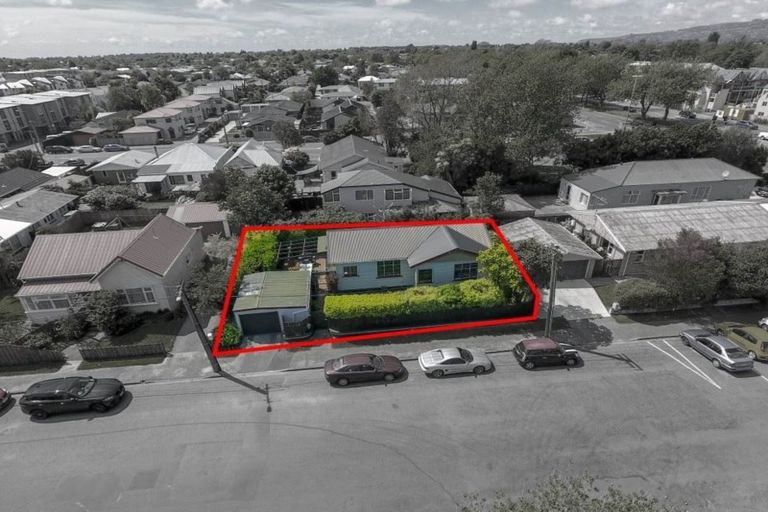 Photo of property in 12 Packe Street, Edgeware, Christchurch, 8013
