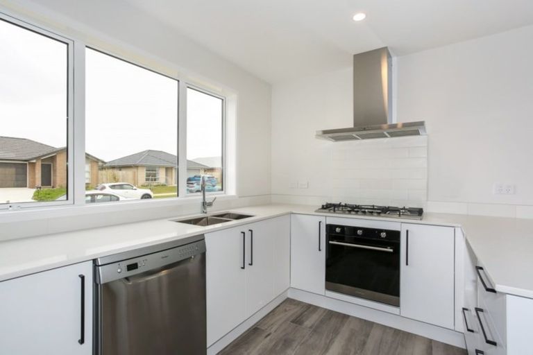 Photo of property in 16 Perla Road, Pukekohe, 2120