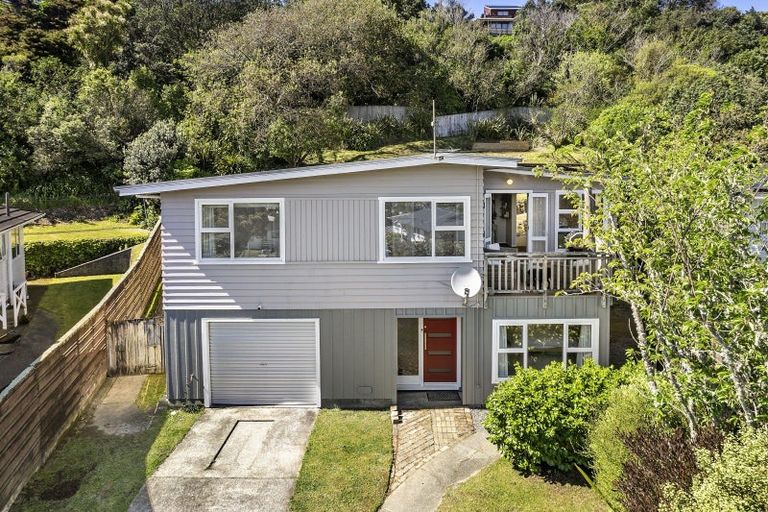 Photo of property in 16 Spicer Place, Tawa, Wellington, 5028