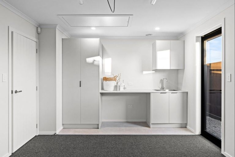 Photo of property in 71 Brightwater Terrace, Terrace End, Palmerston North, 4410