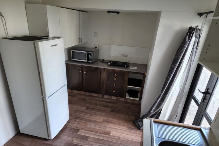 Photo of property in 118a Hutchinson Avenue, New Lynn, Auckland, 0600