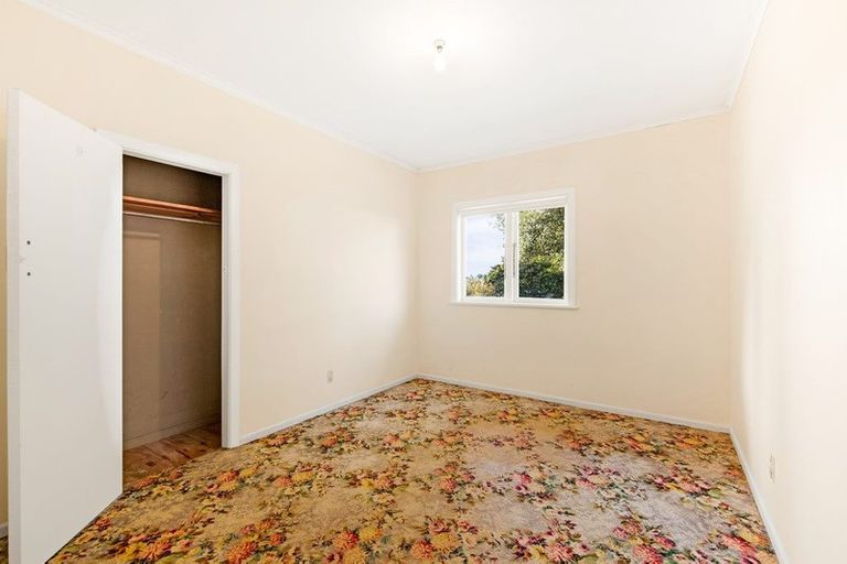 Photo of property in 22 Lowtherhurst Road, Massey, Auckland, 0614