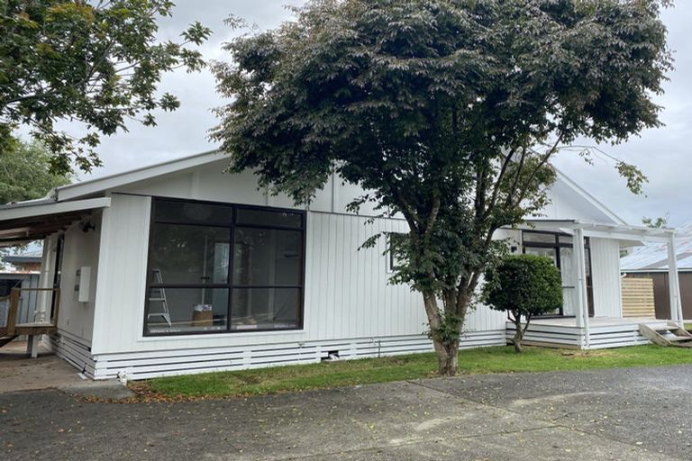Photo of property in 25a/5 Beach Road, Te Atatu Peninsula, Auckland, 0610