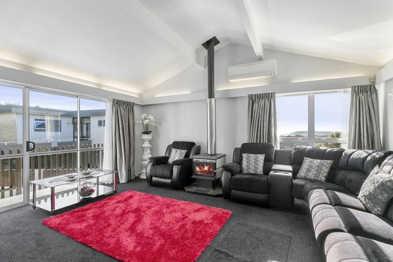Photo of property in 6 Tree Top Lane, Paparangi, Wellington, 6037