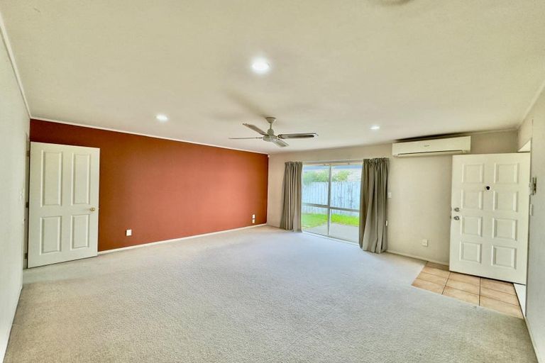 Photo of property in 84 Manuroa Road, Takanini, 2112