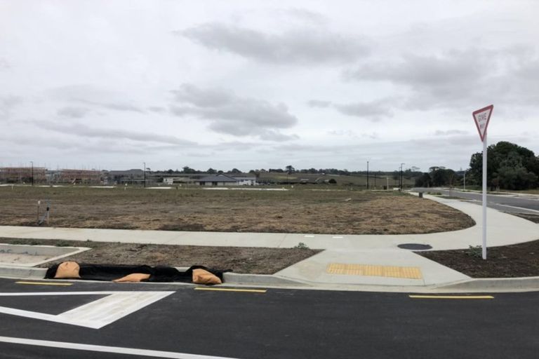 Photo of property in 35 Hayfield Way, Karaka, Papakura, 2113