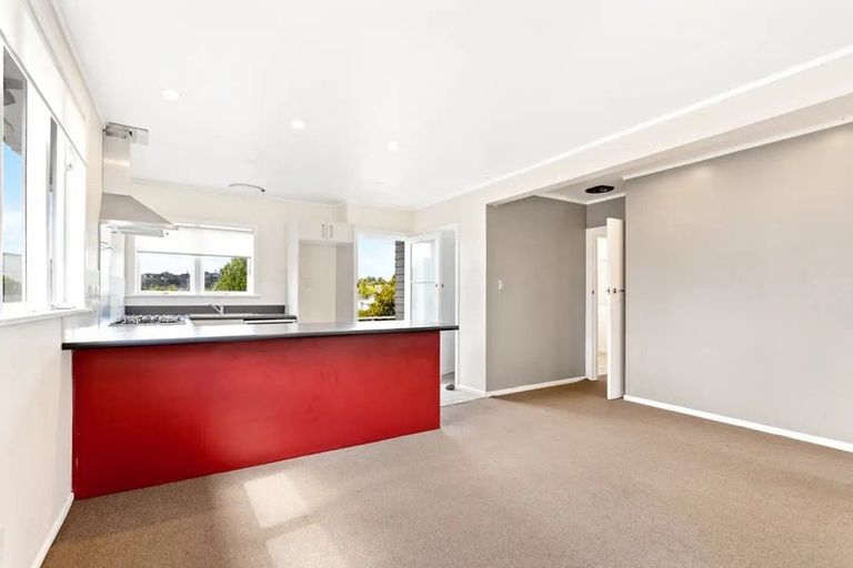 Photo of property in 16 Saffron Street, Birkdale, Auckland, 0626