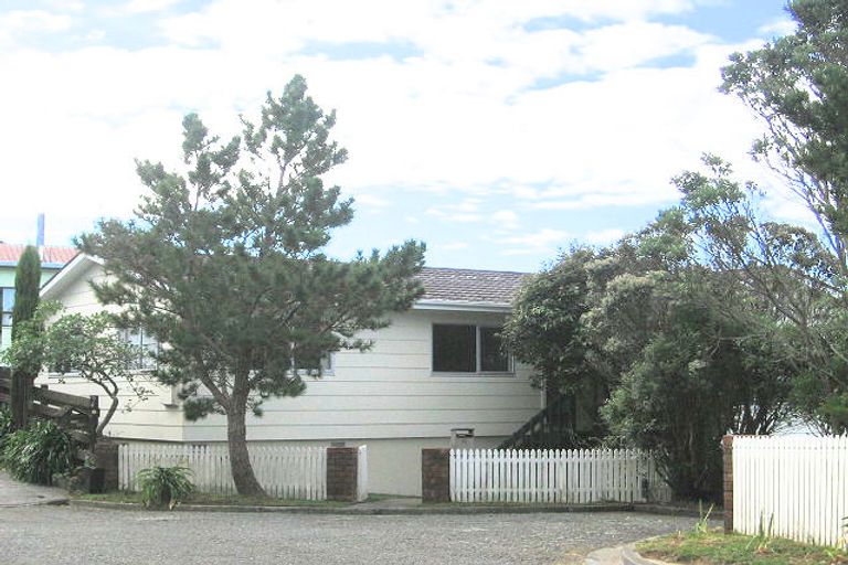 Photo of property in 92 Thurleigh Grove, Karori, Wellington, 6012