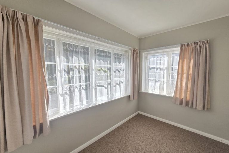 Photo of property in 40 Sunshine Avenue, Karori, Wellington, 6012