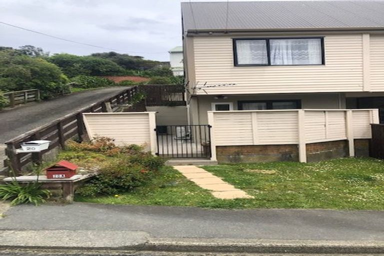 Photo of property in 20a Lyndfield Lane, Newlands, Wellington, 6037