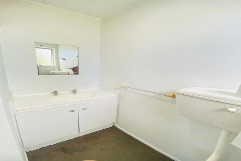 Photo of property in 2 Hobman Place, Manurewa, Auckland, 2102