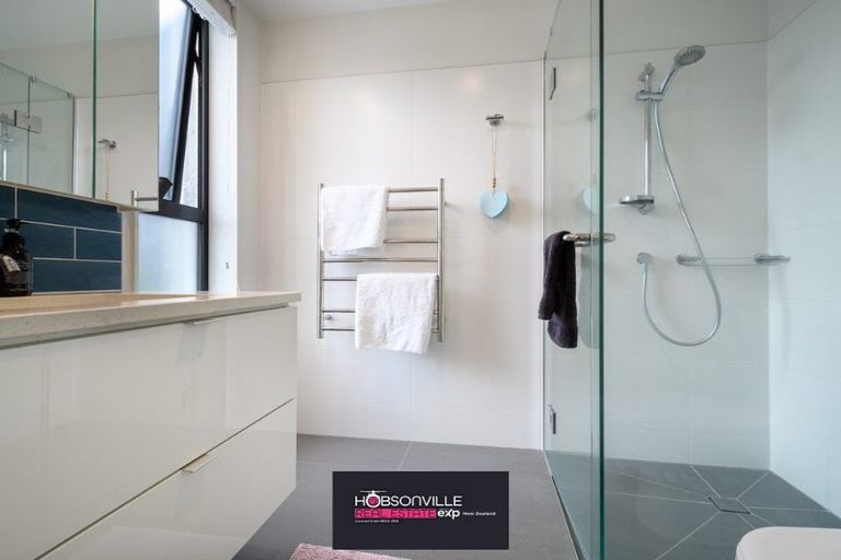 Photo of property in 21 Isitt Road, Hobsonville, Auckland, 0616