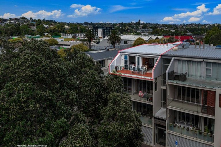 Photo of property in Esplanade Apartments, 9/16 Beach Front Lane, Browns Bay, Auckland, 0630