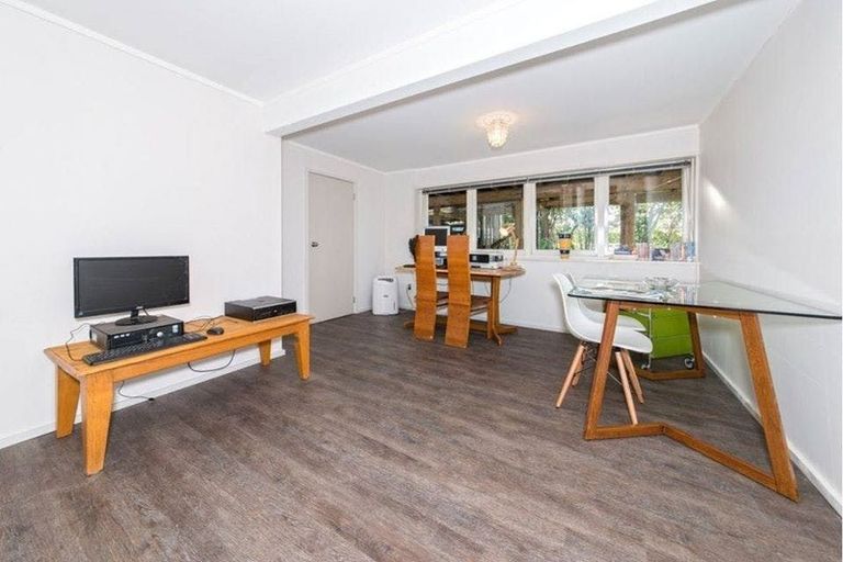 Photo of property in 58 Renata Crescent, Te Atatu Peninsula, Auckland, 0610