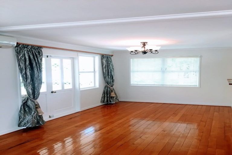Photo of property in 2a Waller Avenue, Bucklands Beach, Auckland, 2012