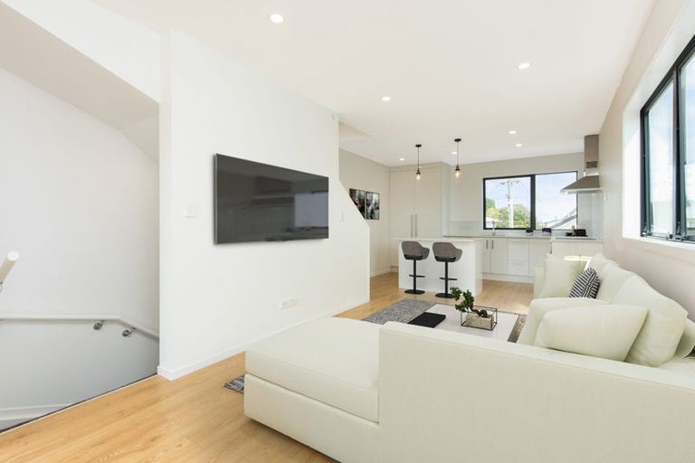 Photo of property in 2 Mokopiko Court, Beach Haven, Auckland, 0626