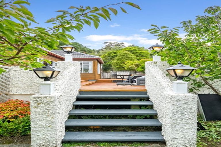 Photo of property in 6 Chatsworth Road, Silverstream, Upper Hutt, 5019