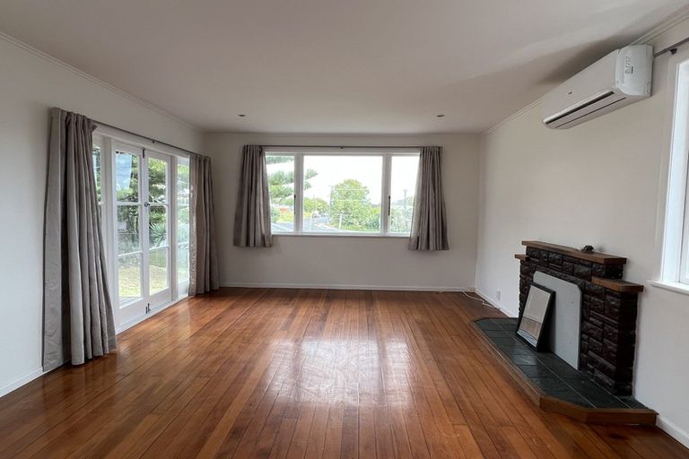 Photo of property in 19 James Street, Glenfield, Auckland, 0629