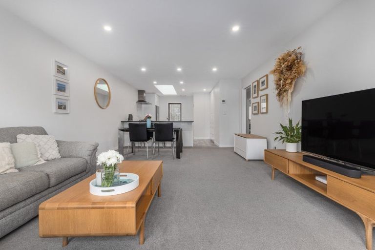 Photo of property in 2/24 Acheron Road, Paremata, Porirua, 5026