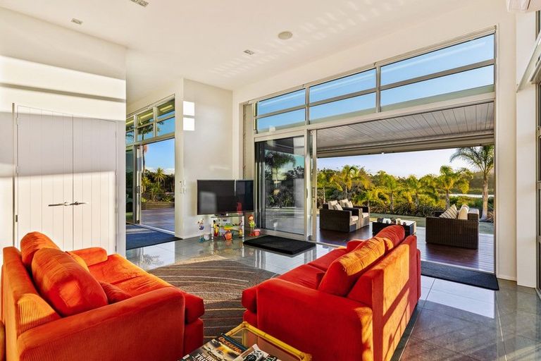 Photo of property in 8 Kerema Way, Schnapper Rock, Auckland, 0632