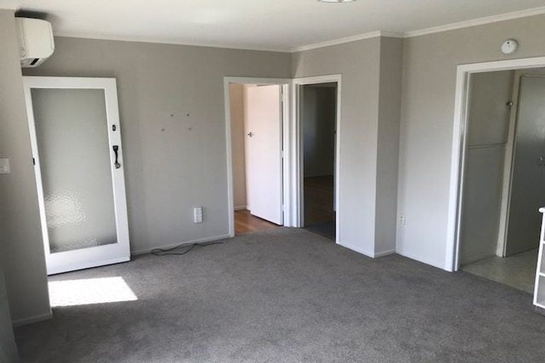 Photo of property in 4a/2 Corrella Road, Belmont, Auckland, 0622