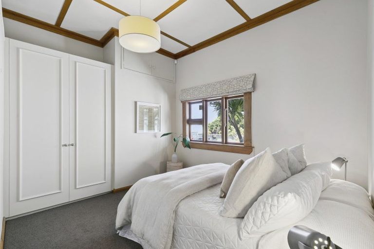 Photo of property in 59 Queens Drive, Lyall Bay, Wellington, 6022