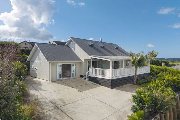 Photo of property in 16 Tralee Street, Omokoroa, 3114