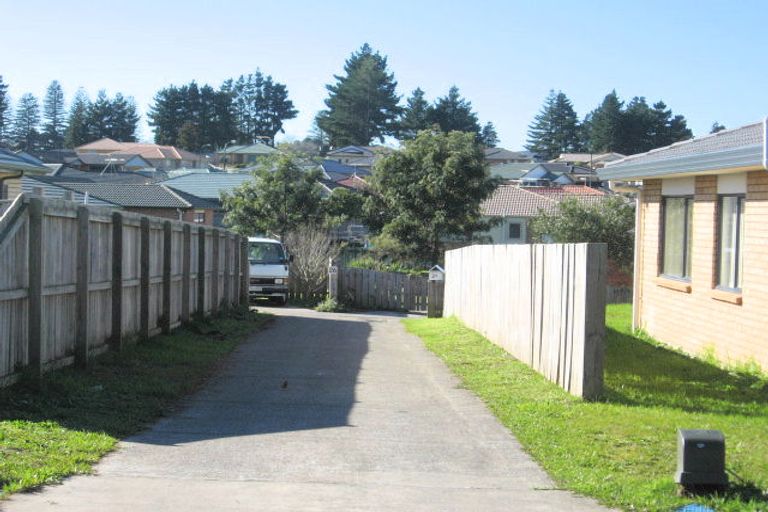 Photo of property in 28 Castlefinn Drive, Weymouth, Auckland, 2103