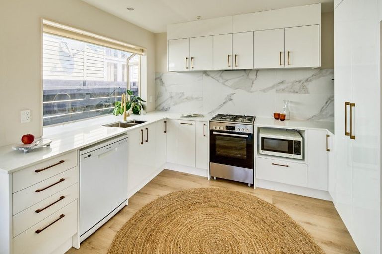 Photo of property in 2/13 Derwent Lee Grove, Epuni, Lower Hutt, 5011