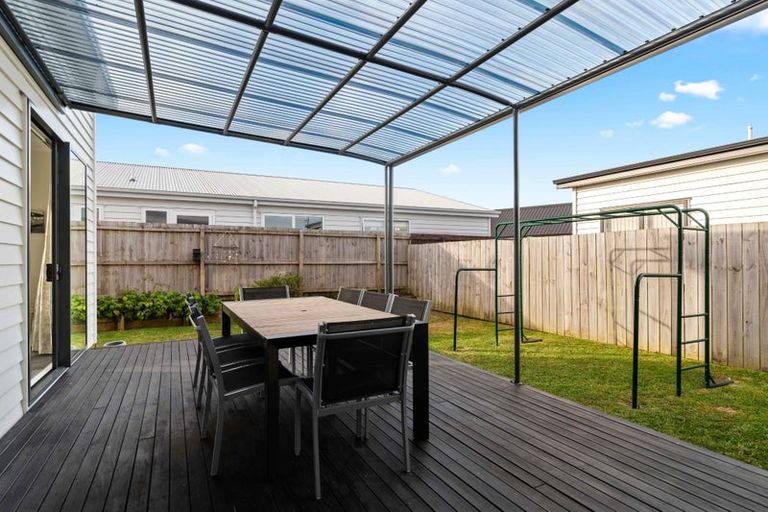 Photo of property in 4 Poutawa Lane, Clarks Beach, 2122