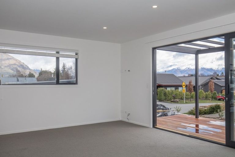 Photo of property in 6 Kapuka Lane, Wanaka, 9305