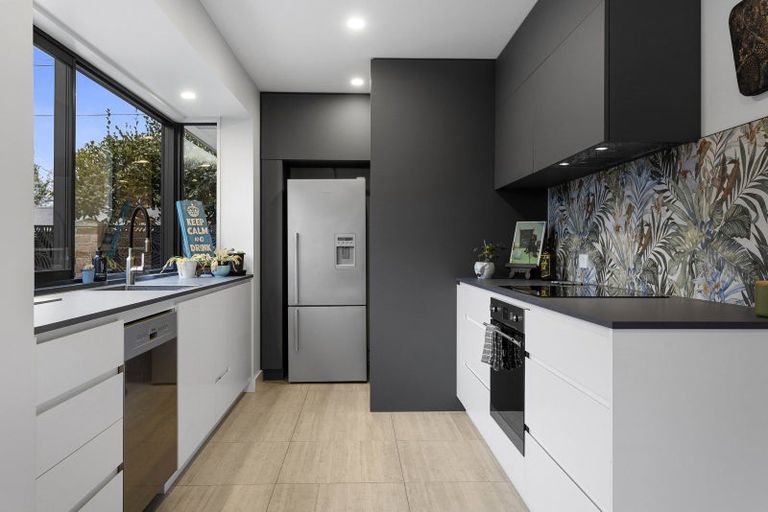 Photo of property in 33 Dee Street, St Albans, Christchurch, 8014