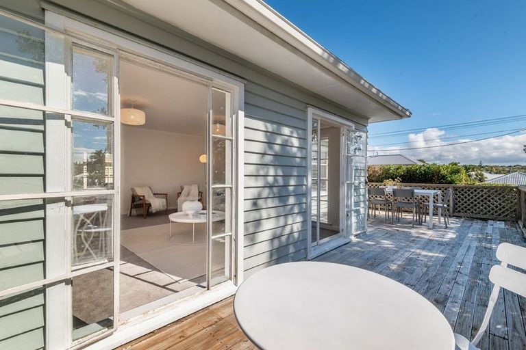 Photo of property in 6 Alma Road, Milford, Auckland, 0620