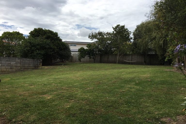 Photo of property in 19 Helleur Road, Massey, Auckland, 0614