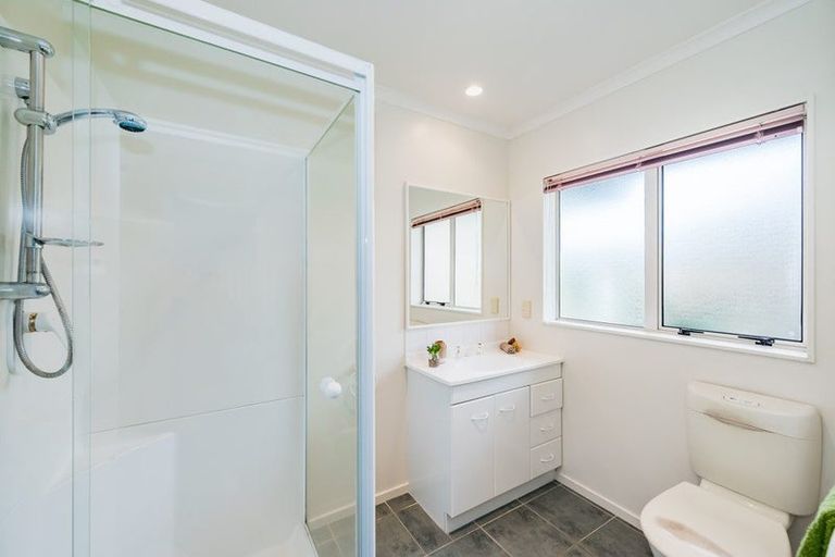 Photo of property in 122 Guildford Drive, Paraparaumu Beach, Paraparaumu, 5032