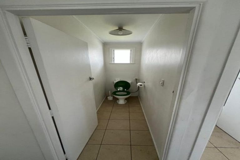 Photo of property in 8 Wylie Avenue, Sunnynook, Auckland, 0620