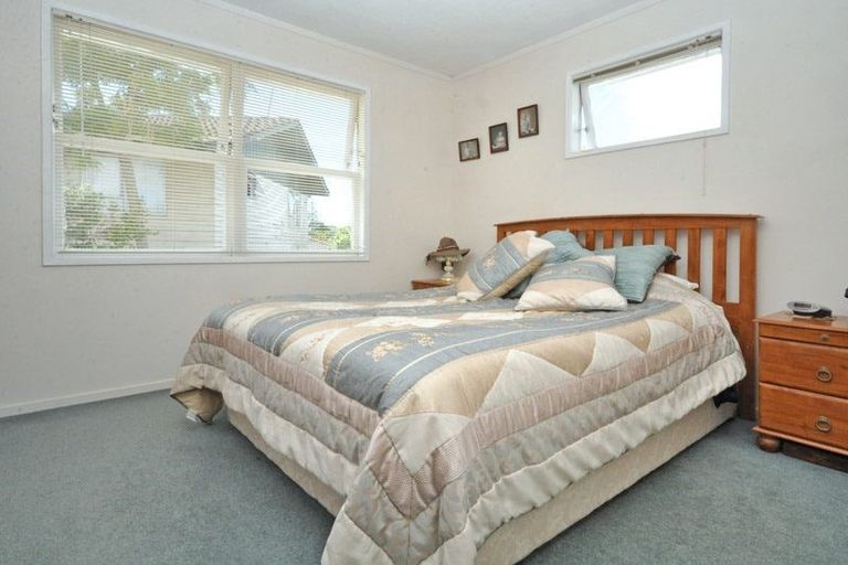 Photo of property in 22 Sunvue Road, Glen Eden, Auckland, 0602