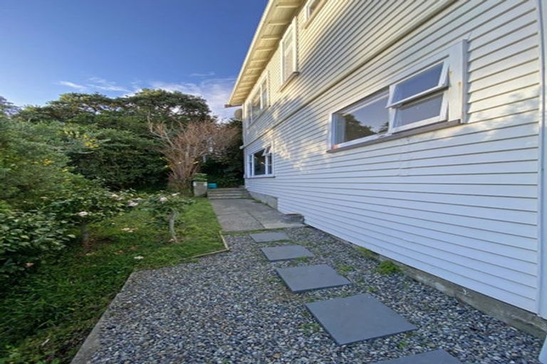 Photo of property in 35 Seaview Terrace, Northland, Wellington, 6012