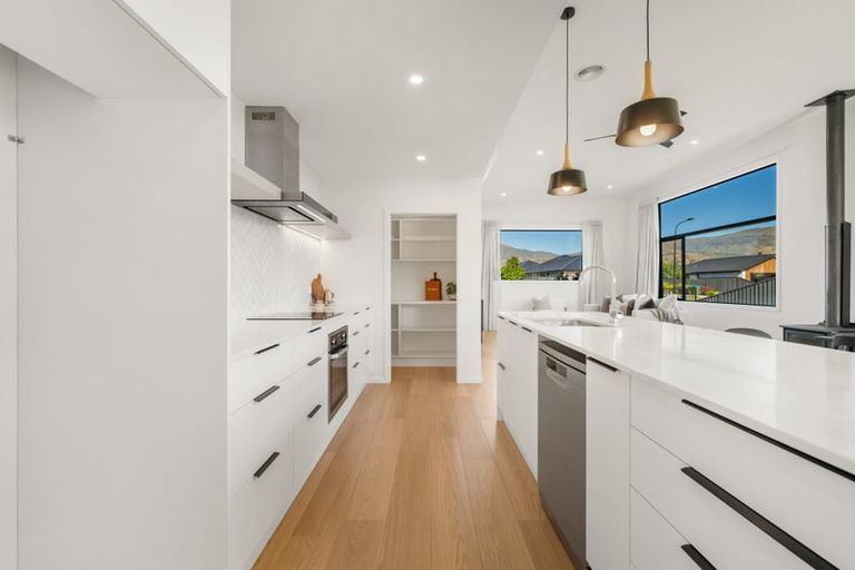 Photo of property in 7 Travertine Street, Cromwell, 9310