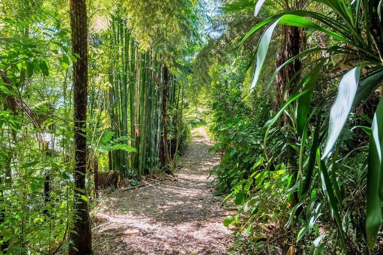 Photo of property in 42 Kopiko Road, Titirangi, Auckland, 0604