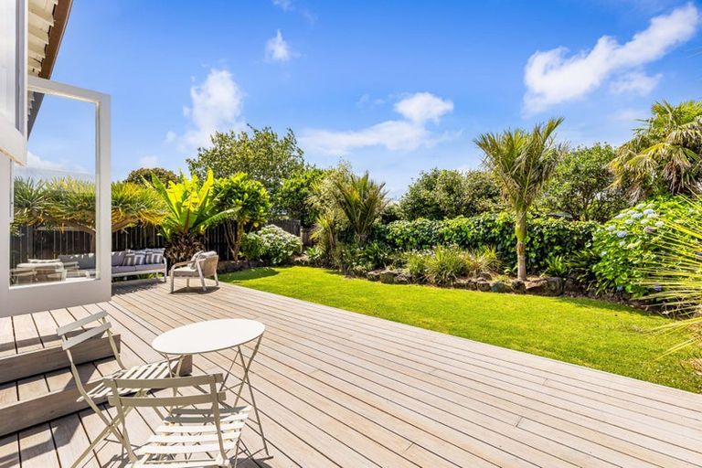 Photo of property in 5 Kotuku Street, Te Atatu Peninsula, Auckland, 0610