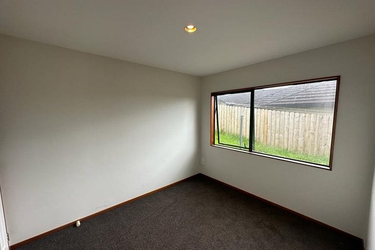 Photo of property in 15 Rosebay Rise, Henderson, Auckland, 0610