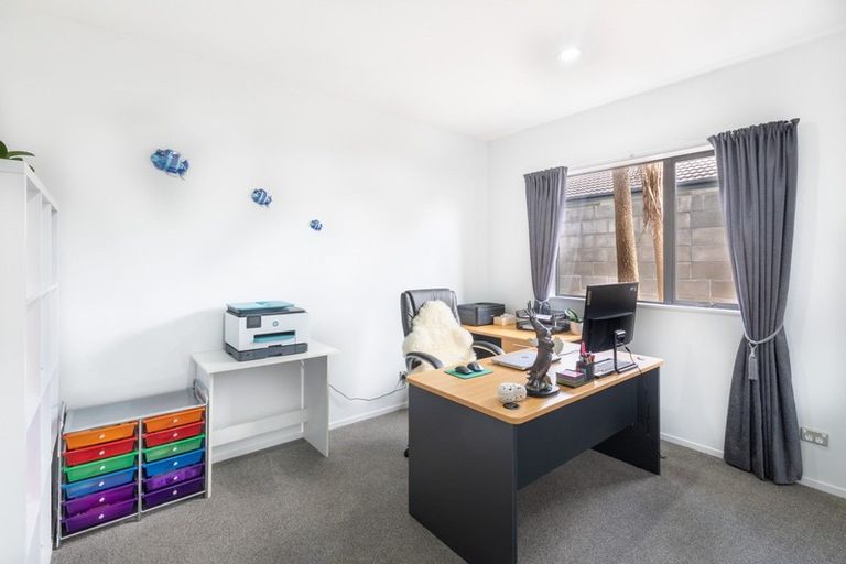 Photo of property in 12 Hampshire Court, Flagstaff, Hamilton, 3210