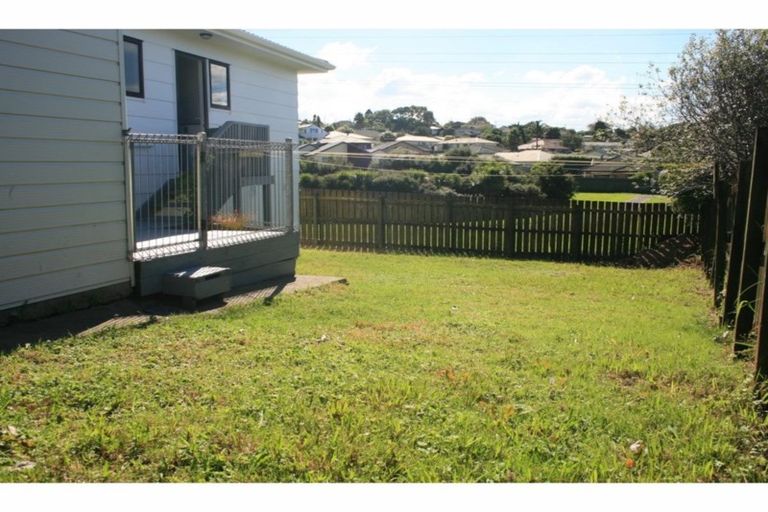 Photo of property in 72 Gallony Avenue, Massey, Auckland, 0614